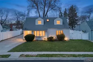 758 Wyngate Dr, Valley Stream, NY 11580 - Photo 2