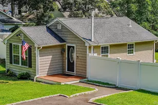 17 Connelly Dr, Lake Grove, NY 11755 - Photo 4