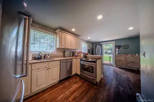 17 Connelly Dr, Lake Grove, NY 11755 - Photo 8