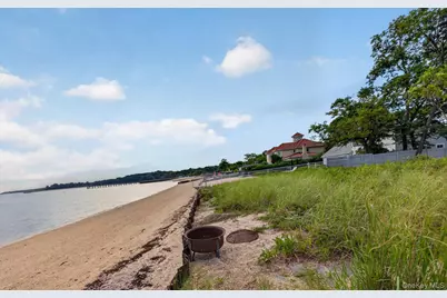 23 Eastland Drive, Glen Cove, NY 11542 - Photo 8