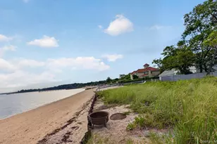 23 Eastland Dr, Glen Cove, NY 11542 - Photo 8