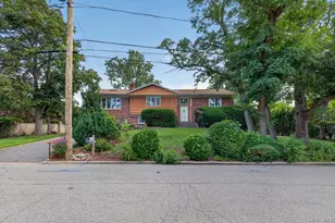 23 Eastland Dr, Glen Cove, NY 11542 - Photo 14