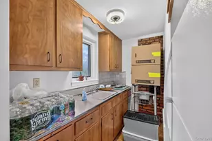 23 Eastland Dr, Glen Cove, NY 11542 - Photo 36