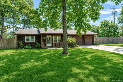 21 Windus Drive, Shirley, NY 11967 - Photo 2
