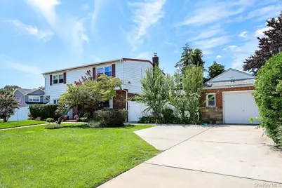 844 Hemlock Street, Franklin Square, NY 11010 - Photo 2