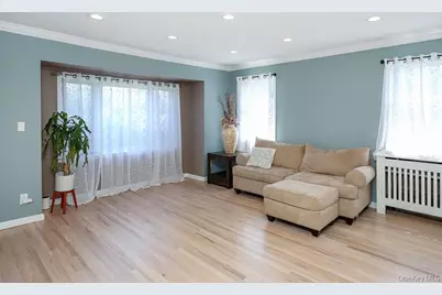844 Hemlock Street, Franklin Square, NY 11010 - Photo 6