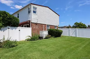 844 Hemlock St, Franklin Square, NY 11010 - Photo 38