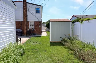 844 Hemlock St, Franklin Square, NY 11010 - Photo 32