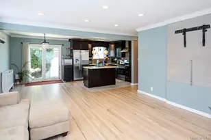 844 Hemlock St, Franklin Square, NY 11010 - Photo 4