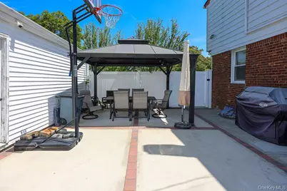 844 Hemlock Street, Franklin Square, NY 11010 - Photo 34