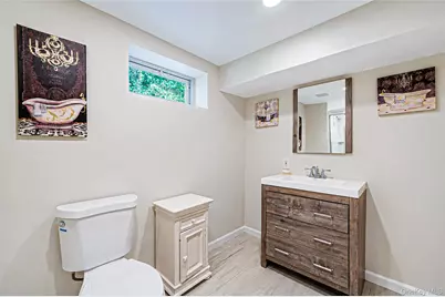 10 Williamsburg Drive, Northport, NY 11768 - Photo 32