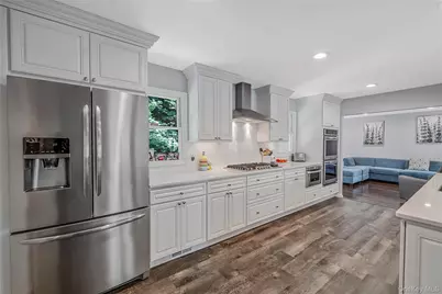 10 Williamsburg Drive, Northport, NY 11768 - Photo 10