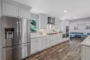 10 Williamsburg Dr, Northport, NY 11768 - Photo 10