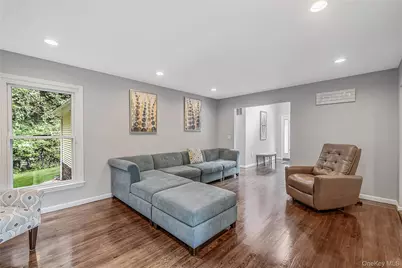 10 Williamsburg Drive, Northport, NY 11768 - Photo 12