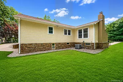 10 Williamsburg Drive, Northport, NY 11768 - Photo 36