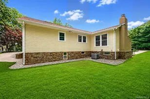 10 Williamsburg Dr, Northport, NY 11768 - Photo 36