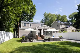 25 Clearfield Pl, Huntington, NY 11743 - Photo 18