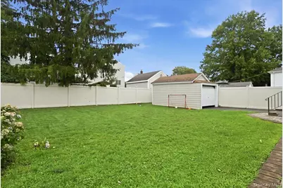 351 Hewlett Parkway, Hewlett, NY 11557 - Photo 18