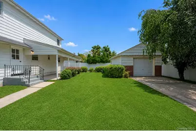 10 York Street, Hicksville, NY 11801 - Photo 20