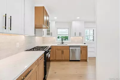 10 York Street, Hicksville, NY 11801 - Photo 4
