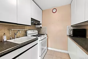 10 Franklin Ave, White Plains, NY 10601 - Photo 18