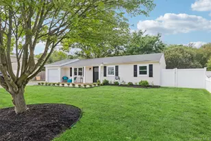 91 Circle Dr W, Patchogue, NY 11772 - Photo 32