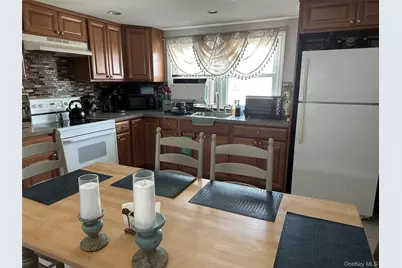 360 West Drive, Copiague, NY 11726 - Photo 4