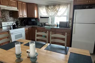 360 West Dr, Copiague, NY 11726 - Photo 4