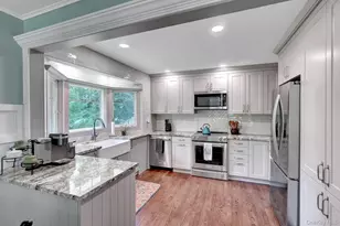 22 Larkspur Dr, West Islip, NY 11795 - Photo 12