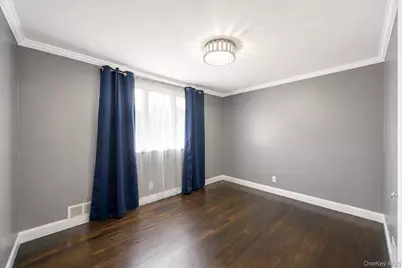 62 Wellesley Lane, Hicksville, NY 11801 - Photo 8