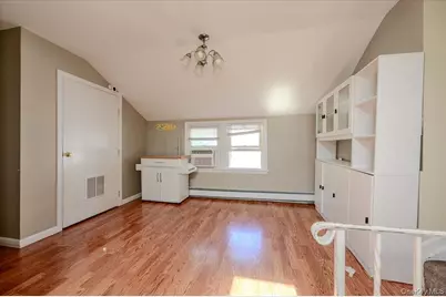 13 Truxton Road #Upper, Island Park, NY 11558 - Photo 4