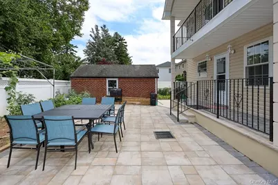42 Celler Avenue, New Hyde Park, NY 11540 - Photo 38