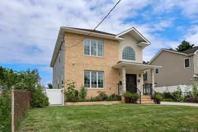 42 Celler Avenue, New Hyde Park, NY 11540 - Photo 4