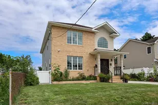 42 Celler Ave, New Hyde Park, NY 11540 - Photo 4