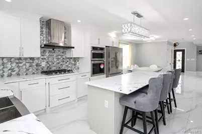 42 Celler Avenue, New Hyde Park, NY 11540 - Photo 18