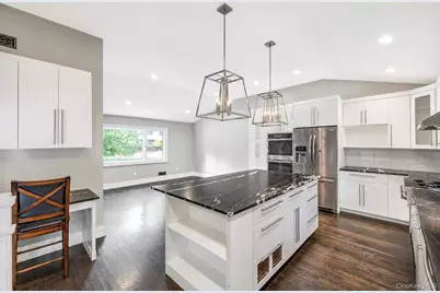 18 Catherwood Crescent, Melville, NY 11747 - Photo 10