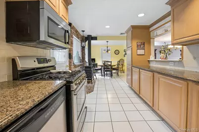 32 Carolina Drive, New City, NY 10956 - Photo 4