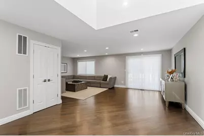 48 Chestnut Lane, Woodbury, NY 11797 - Photo 8