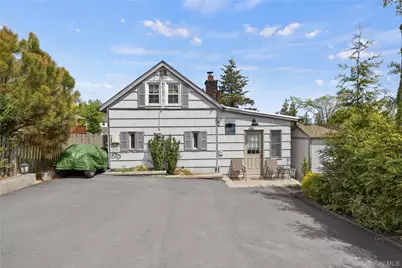 109 West Park Avenue #Cottage, Pearl River, NY 10965 - Photo 2