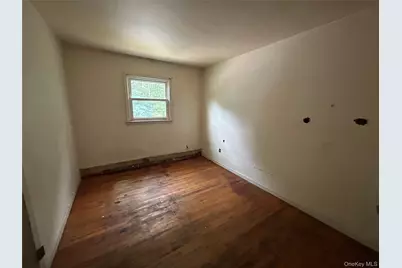 142 New York Avenue, Sound Beach, NY 11789 - Photo 8