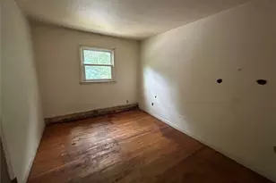 142 New York Ave, Sound Beach, NY 11789 - Photo 8