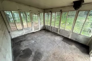 142 New York Ave, Sound Beach, NY 11789 - Photo 6