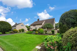 77 Pilgrim Ln, Westbury, NY 11590 - Photo 2
