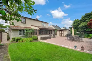 77 Pilgrim Ln, Westbury, NY 11590 - Photo 36