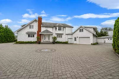 64 Mowbray Avenue, Bay Shore, NY 11706 - Photo 4