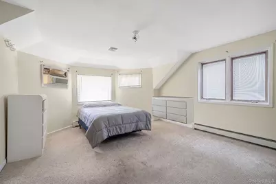 64 Mowbray Avenue, Bay Shore, NY 11706 - Photo 32