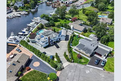64 Mowbray Avenue, Bay Shore, NY 11706 - Photo 2