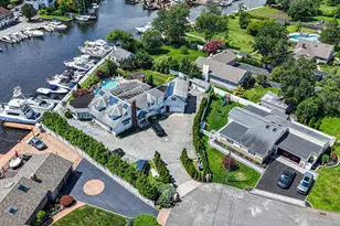 64 Mowbray Ave, Bay Shore, NY 11706 - Photo 2