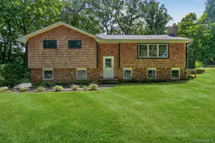 6A Rochester Ct, Huntington, NY 11743 - Photo 2