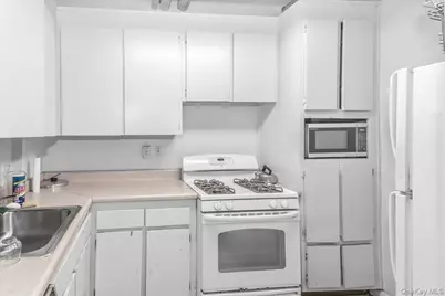 3965 52nd St #Apt 8k, Woodside, NY 11377 - Photo 30